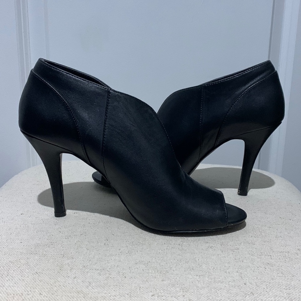 Nine West black open toed heels size 7.5